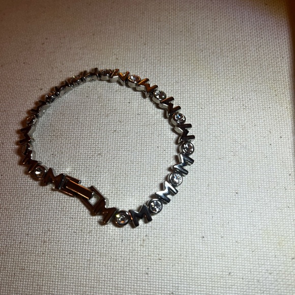 Mom Clasp Bracelet - Picture 3 of 8
